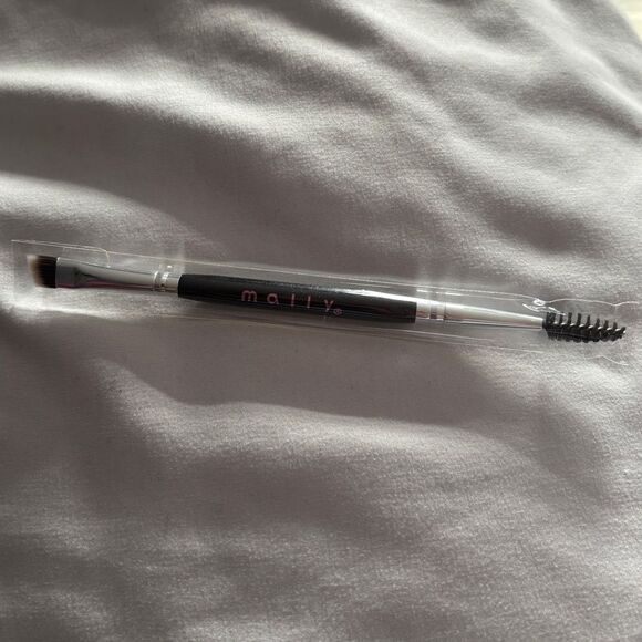 Mally Beauty Dual-Ended Eyeliner and Brow Brush & Mini Kabuki Brush Set - Picture 4 of 7